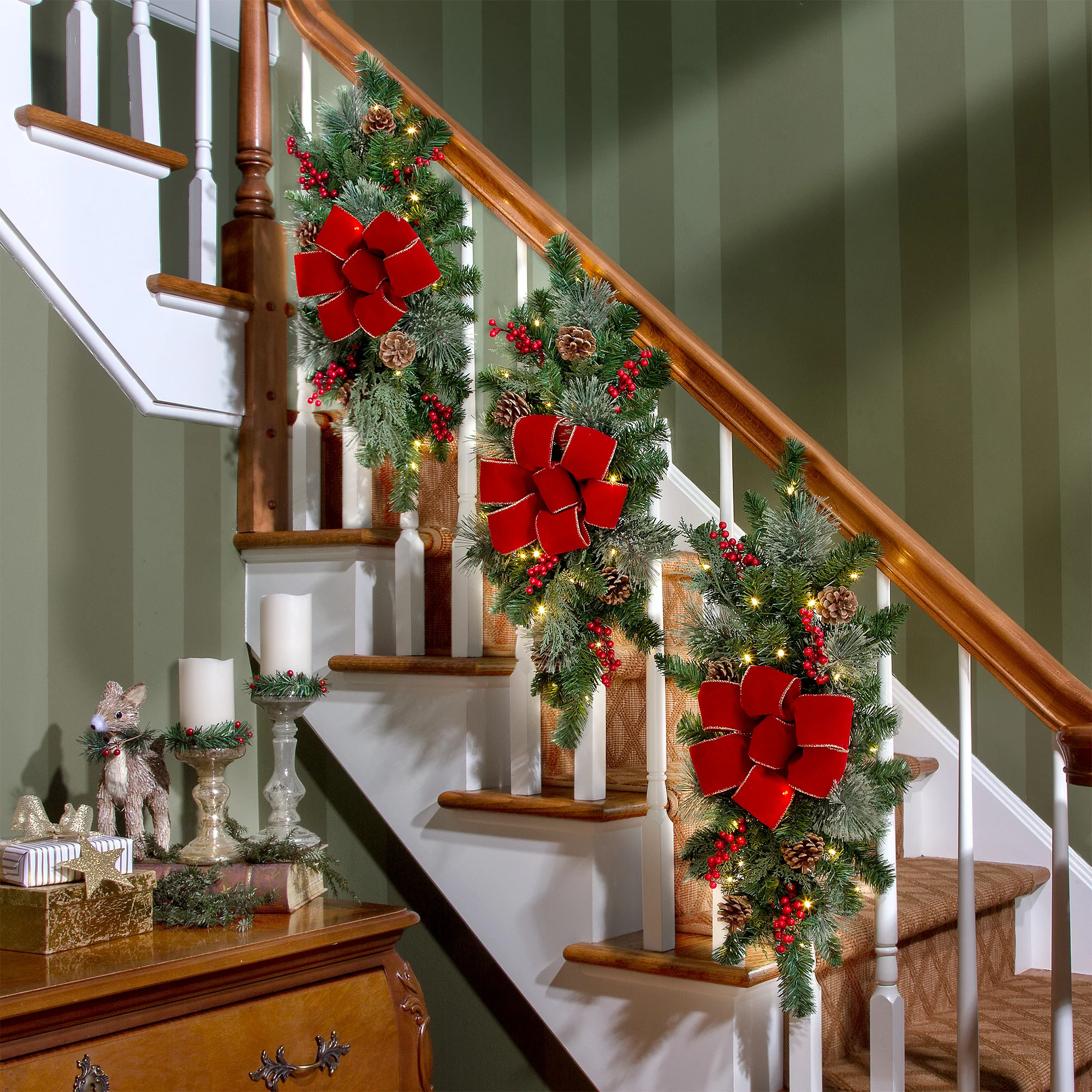 26 Inch Classic Pre-lit Christmas Staircase Swag - Image 3