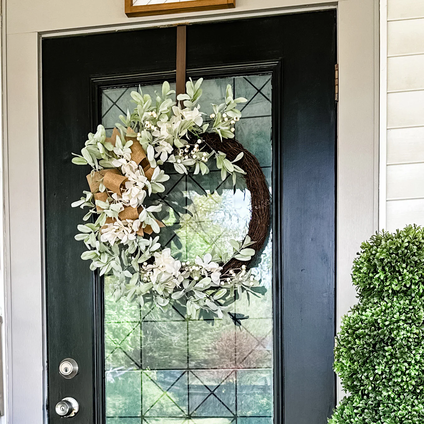 28 Inch Round Grapevine Hydrangea Wreath - Image 3