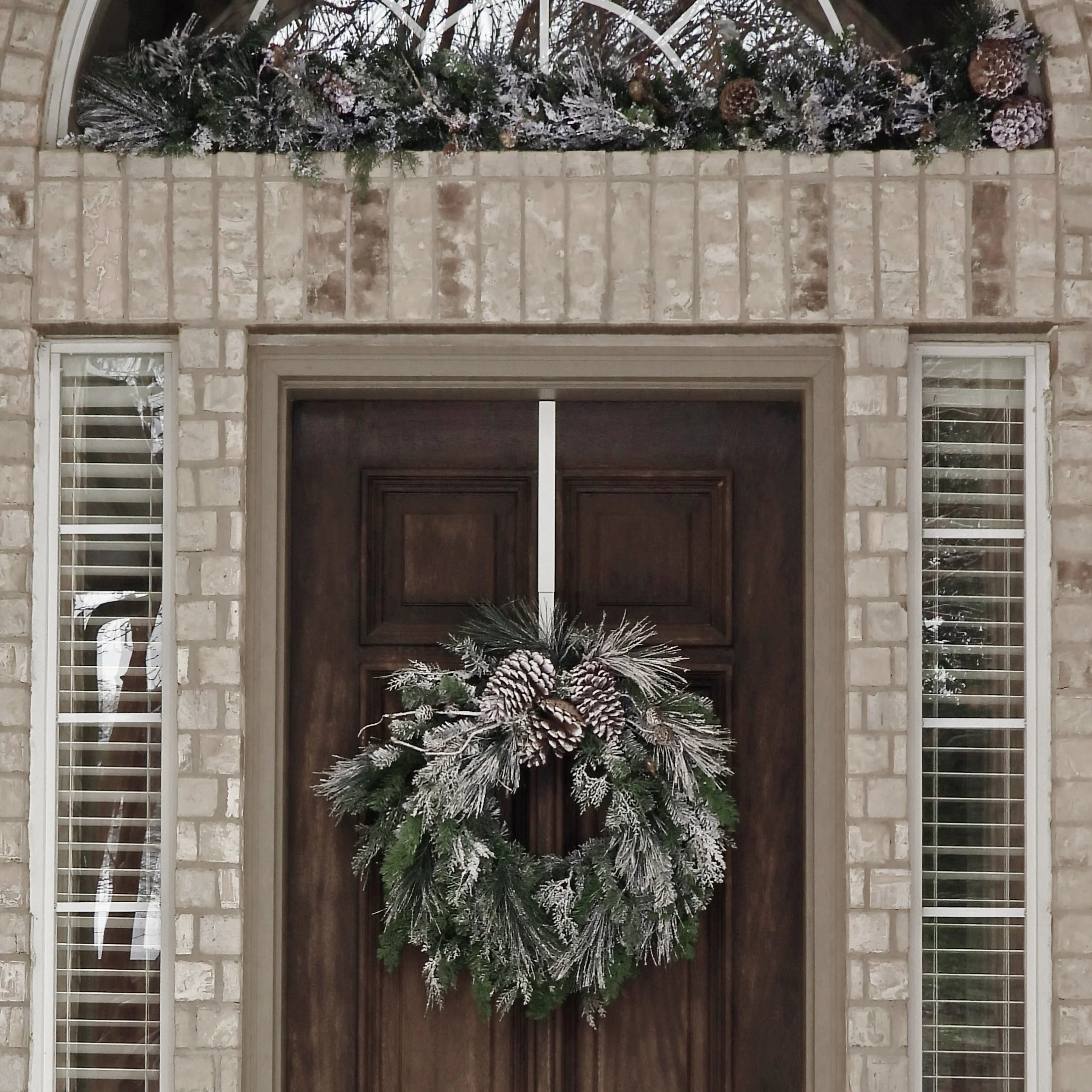 6 Foot Snowfall Creek Pre-lit Christmas Garland - Image 3