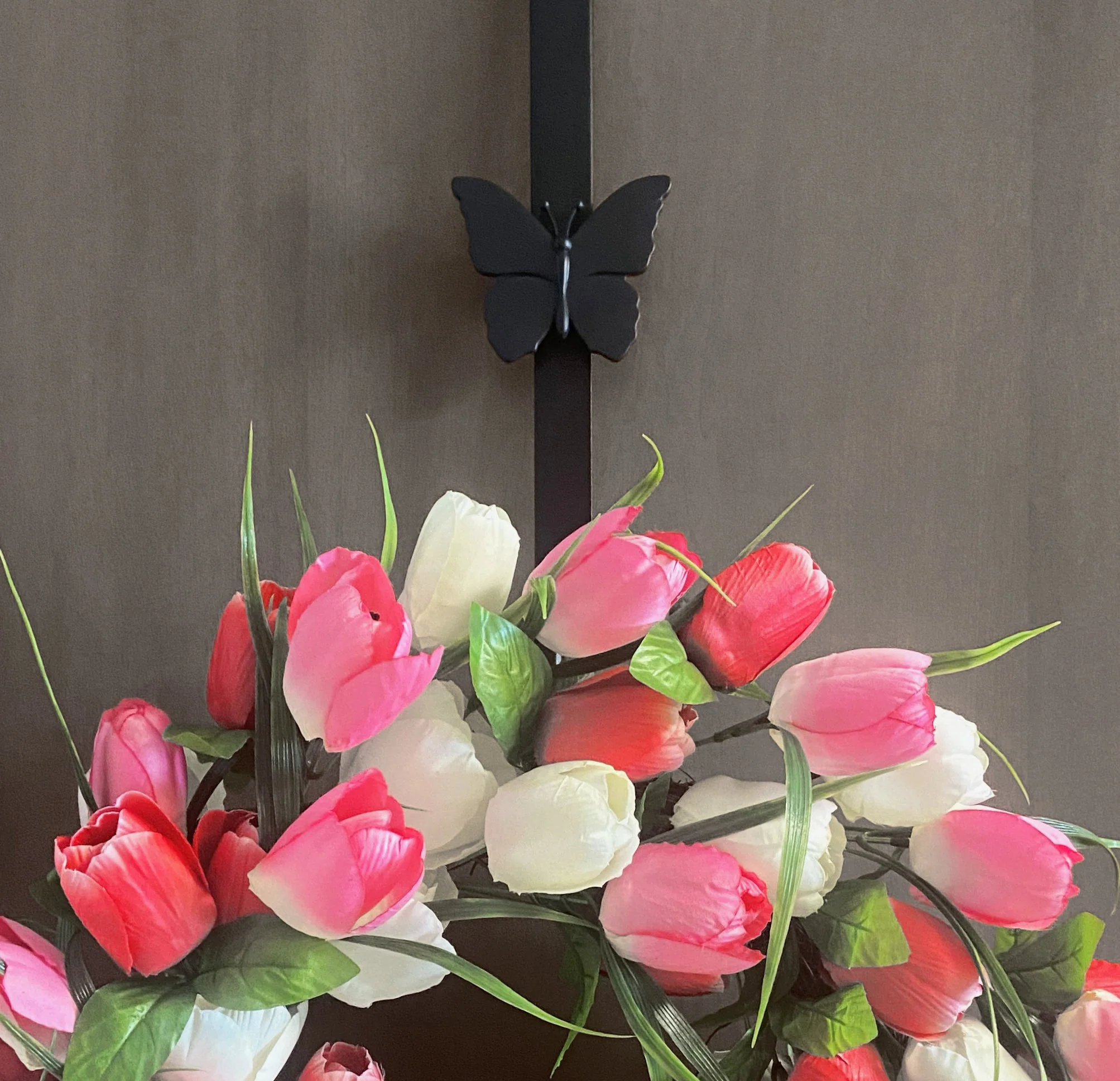 Adapt Adjustable Length Wreath Hanger with 4 Interchangeable Icons - Black - Image 4