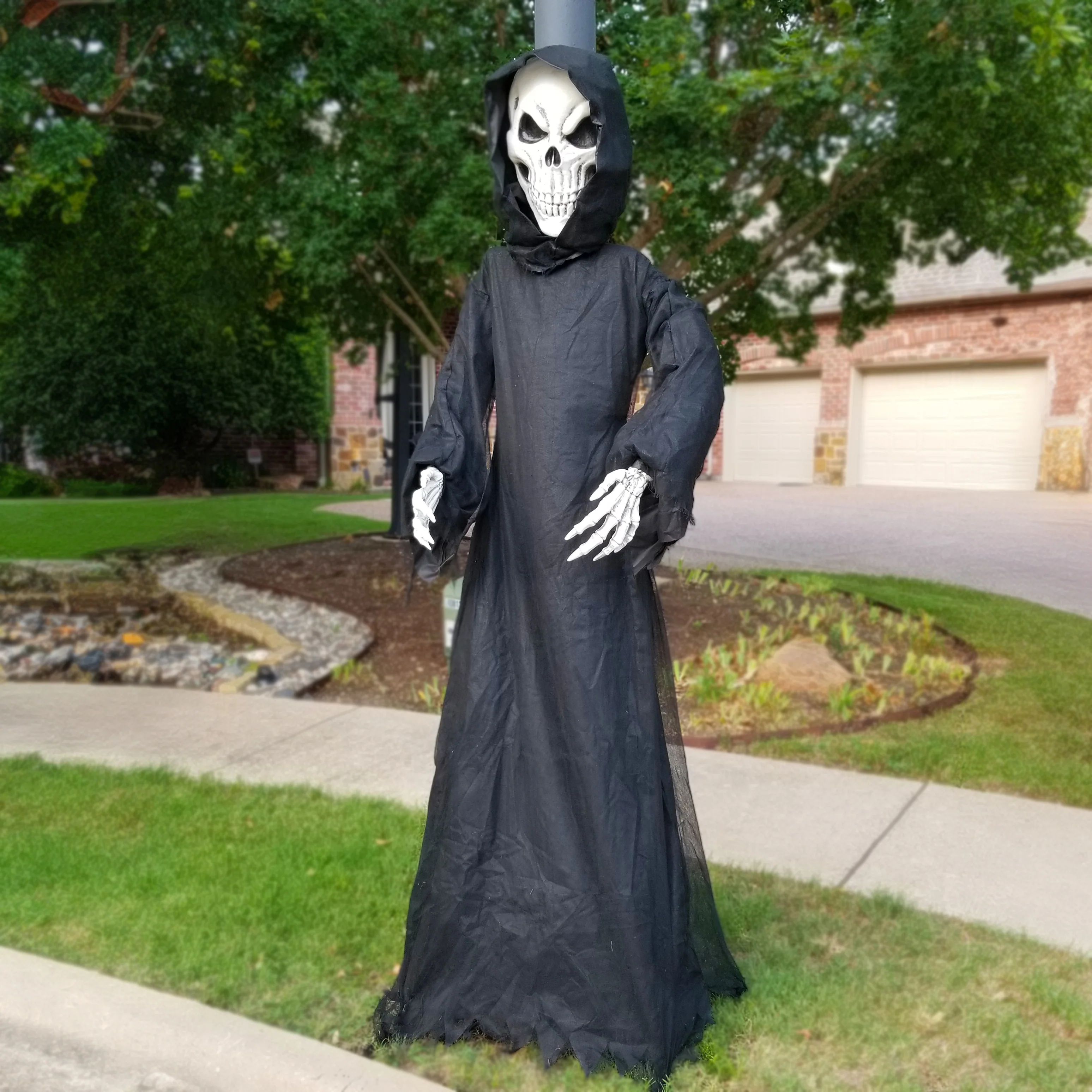 Tree Huggerz 8 Foot Tall Halloween Skeleton in Black Robe - Image 4